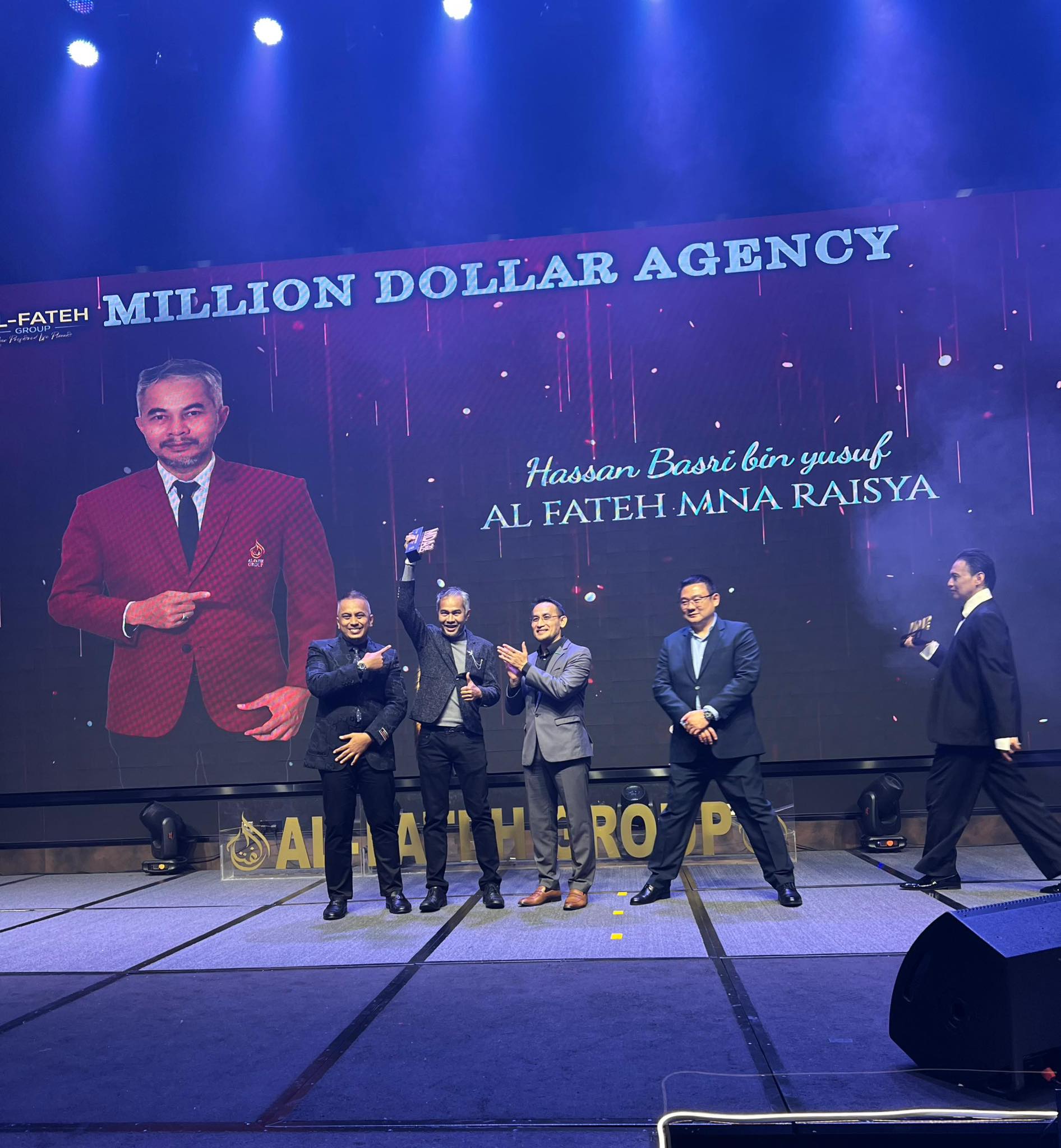 Hassan Basri Yusuf menerima pengiktirafan Million Dollar Agency